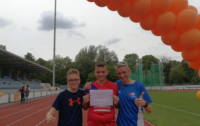 3 junge Männer auf der Rennstrecke beim Lauf gegen Leukämie in Basel.